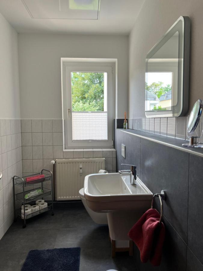 Sehr Schoene Wohnung,Komplett Neu Eingerichtet Limabach - Oberfrohna المظهر الخارجي الصورة